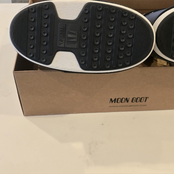 Moon Boot Icon Flower Moon Boots Floral Boots Black White Flowers - Picture 15 of 16